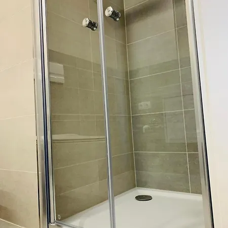 New In Centre Area Apartment *
